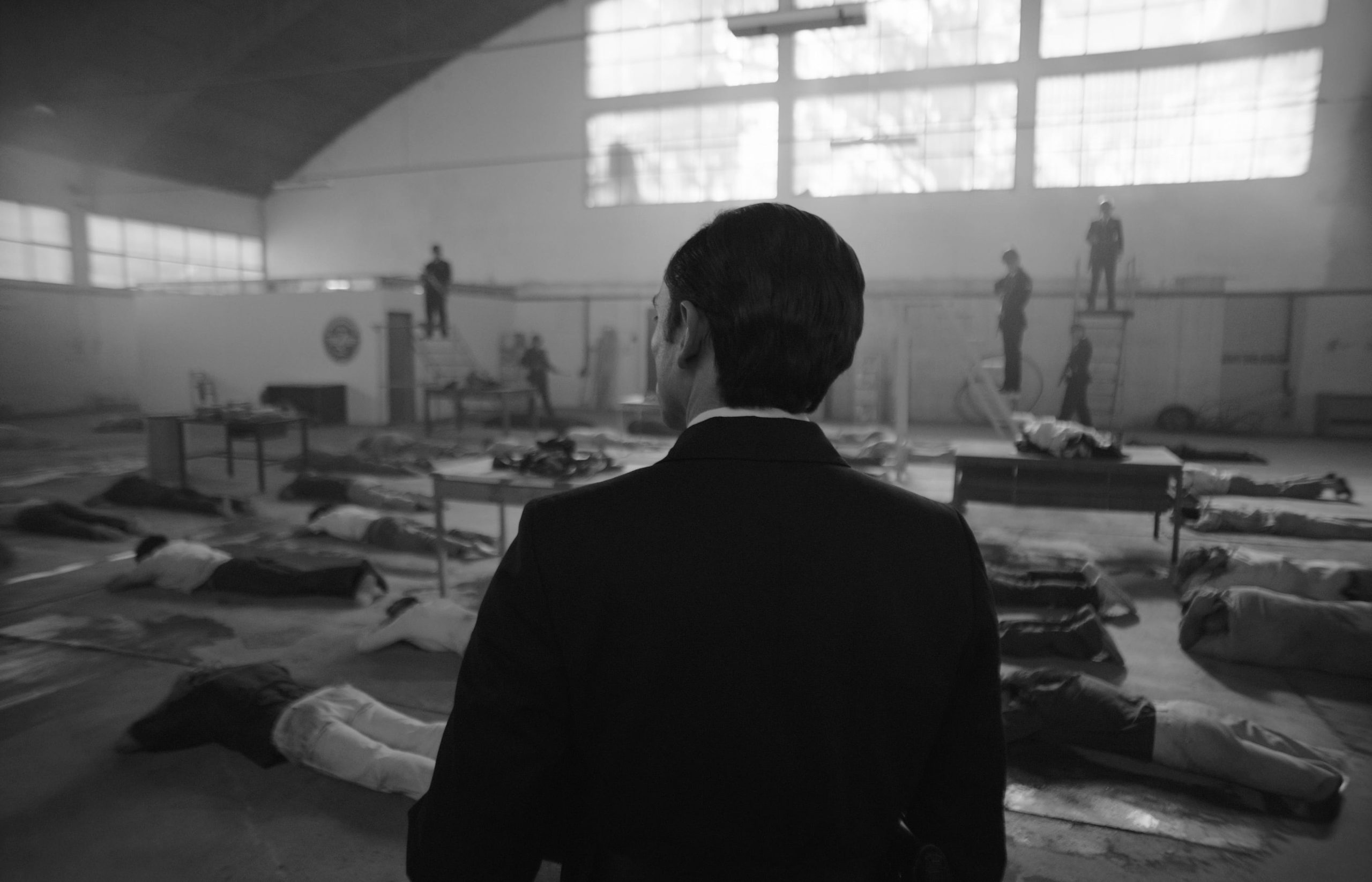 hangar-rojo-pelicula-de-que-va
